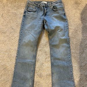 Zara Low Rise Straight Leg jeans. Never worn, size US 10. Non-smoking home.